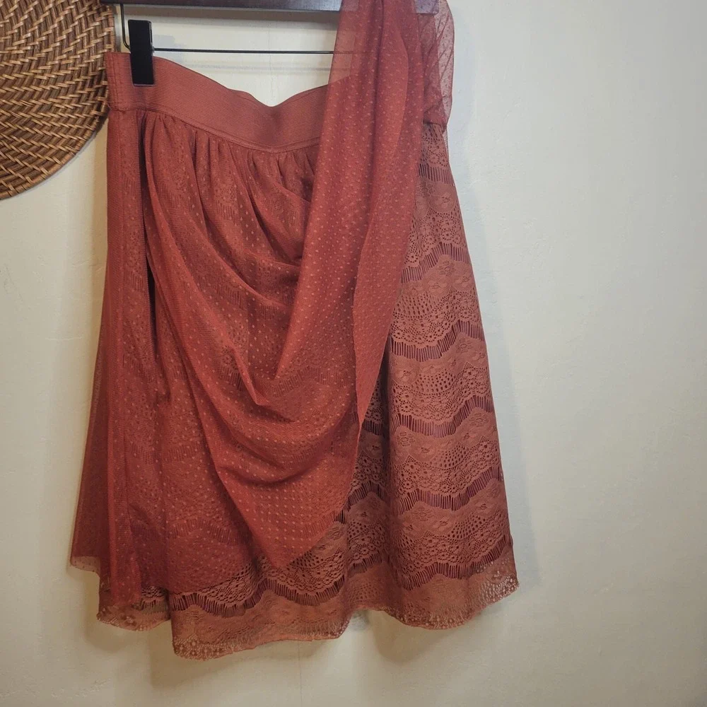 DownEast Rust Orange Lace Mesh Skirt Womens Medium‎ Scalloped Hem Knee Length